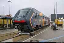 ETR 521, Zug 03 (Hitachi Caravaggio), vermarktet als  Rock , der Trenitalia (Ferrovie dello Stato Italiane | FS) steht auf dem Gleis- und Freigelände der Messe Berlin anlässlich des  Tags des Eisenbahners  im Rahmen der Publikumstage zur InnoTrans 2018.
Weitere Informationen zum Fahrzeug:
https://www.virtualmarket.innotrans.de/de/Caravaggio,dct5-548
[23.9.2018 | 15:01 Uhr]