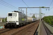 111 215 mit Münchener U-Bahn auf der Kölner Südbrücke am 22.04.2019