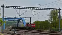 CFL Diesellok DE18 304 f�hrt mit ihrem G�terzug aus dem Bahnhof von Ettelbr�ck in Richtung Luxemburg aus. 24.04.2019  (Hans)