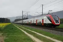 Schöner aber noch sehr seltener Anblick dank einer Testfahrt.
Doppeltraktion RABe 502/RABDe 502 TWINDEXX bei Deitingen am 23. April 2019.
Nehme nicht an, dass auf dieser Strecke die bei den Reisenden sehr beliebten ICN durch die  SCHÜTTLER  verdrängt werden.
Foto: Walter Ruetsch 