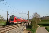 RE 4726 (Konstanz-Karlsruhe Hbf) mit Schublok 146 203-5 bei Welschingen 20.4.19