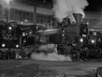 Die Dampflokomotive 354 195 auf dem Weg zur Drehscheibe. (Eisenbahnmuseum Dresden, April 2017)