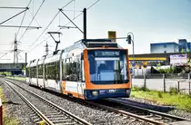 Nachschuss vom rnv-Tramwagen 4119, nahe der Haltestelle Viernheim, Tivoli (RNZ).
Unterwegs war die Garnitur als Linie 5 (Weinheim, Händelstraße - Mannheim - Heidelberg - Weinheim, Alter OEG-Bahnhof).
Aufgenommen am 20.4.2019.