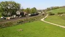 186 453-7 und 186 384-4 von Lineas kommen als Lokzug Von Aachen-West(D) nach Belgien  und fahren die Gemmenicher-Rampe hoch. 
Aufgenommen von einer Wiese in Reinartzkehl. 
Bei schönem Frühlingswetter am Nachmittag vom 20.4.2019.