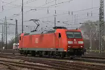 DB Lok 185 018-9 durchfährt den badischen Bahnhof. Die Aufnahme stammt vom 18.03.2019.