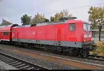 112 122-7 von DB Regio Nordost als RE 3318 (RE3) nach Berlin Hbf (tief) steht in seinem Startbahnhof Lutherstadt Wittenberg Hbf auf Gleis 1.
[23.9.2018 | 18:22 Uhr]