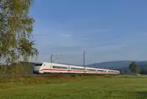 19.10.2017, ICE  Wuppertal  (Tz 202) fährt bei Neukenroth als ICE 715 Berlin - München in den sonnigen Herbsttag.