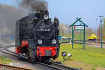 Lok 99 4632 bei Rangierarbeiten in Putbus. Bei einem fast identischem Bild vom 12.05.2018 war die komplette Loknummer mit der Kontrollziffer 8 auf dem Lokschild vorhanden. - 26.04.2019