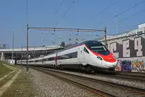 ETR 610 fährt Richtung Bahnhof Muttenz. Die Aufnahme stammt vom 24.03.2019.