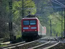 Ein Sandwich aus 112 177 und 176 bewegt einen Regionalzug kurz vor der Einfahrt in den Bahnhof Laufach auf die Spessartrampe zu (Strecke Asschaffenburg - Würzburg).
13.04.2007