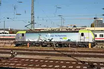 Seitenportrait von BLSC/LM Re 475 404, als diese am Nachmittag des 18.10.2017 auf Gleis 95 im Badischen Bahnhof von Basel stand und darauf wartete, an den AKE-Rheingold (Domodossola - Berlin) zu rangieren.