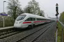 ICE am Bodensee (||) - Als Ersatzzug f�r den ausgefallenen IC 2004, Konstanz - Emden, befindet sich ICE  Oberursel (Taunus)  als IC 2900 auf der Fahrt von Konstanz nach Karlsruhe und passiert am 14.04.2019 die Haltestelle Konstanz-F�rstenberg.