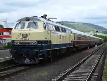 DIESELLOK 218 460-4  WESTFRANKENBAHN  MIT SONDERZUG IM BAHNHOF MILTENBERG/MAIN
Vor der Rückfahrt von der Sonderfahrt des EV-HEBORN am 27.4.2019 nach MILTENBERG
wartet 218 460-4 mit den TEE-Wagen auf die Rückfahrt nach ASCHAFFENBURG....