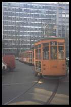 1987 waren in Mailand noch die alten Strassenbahnen zu sehen. Wagen auf der Linie 9 an der Endschleife.