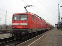 Hier steht 114 027 am Zugschlu� des RE 5 nach Rostock Hbf in Zossen.