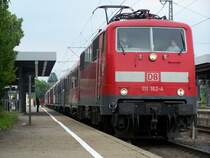 Br.111 162-4 mit einem RE-Zug nach Stuttgart Hbf, dieser Zug kam aus N�rnberg Hbf. Hier im Bahnhof Crailsheim. Aufgenommen im Juni 2007
