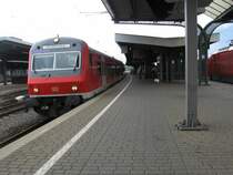 Der Steuerwagen der Linie S6 freut sich schon auf seine Weiterfahrt in Richtung K�ln.