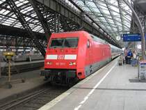 101 131 schiebt am 23.06.2007 den ICE 2352 Ersatzzug f�r ICE 652 aus dem K�lner Hbf in Richtung Bonn.