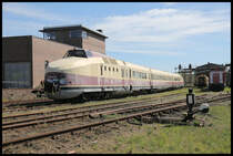 DR VT 18.16.03 im Museums BW Chemnitz Hilbersdorf am 25.04.2019. Zuvor stand er Jahre lang im Bahnhof Berlin Lichtenberg, wo er jetzt aber weichen musste. 
So weit ich es in den Medien entnommen habe, soll dieser Zug wieder fahrfähig werden. Ein gutes Stück Arbeit, dem man nur viel Erfolg wünschen kann.
