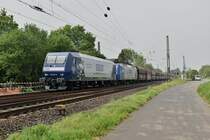 In Alfter kommen RBH 145 011 und 145 102 mit einem Kohlezug gen Bonn am Fotografen vorbei. 1.5.2019