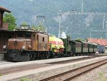 Bereit f�r die R�ckfahrt nach Landquart: Krokodil Ge 6/6 I 414 + Xk9049 L�schwagen + G 3/4 1  Rh�tia  + C2012 + B2060 + B2138  Filisurer St�bli  + A1102. Ganz hinten sieht man noch den K5615 abgestellt. Bonaduz den 9.6.2007.