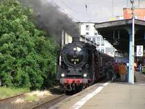 Die 01 118 steht mit ihrem Sonderzug nach Frankfurt(M) S�d mit 4 Wagen (2 D-Zug-Wagen, 1 Salonwagen und 1 Kanzelwagen) am 23.06.2007 in Kassel Hbf.