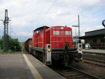 BR 294 720-8 f�hrt am 22.06.07 mit ein paar G�terwaggons am Solinger Hbf vorbei