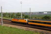 CZ-RJ 386 202-6 vor dem RJ 1046 (Bratislava - Praha) fährt am 11.Mai 2019 durch den
Bahnhof Zajeci.