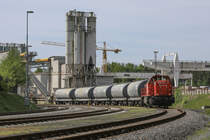 Zement wird im Koralm-tunnel zu Hauf benötigt. 
Meist verkehren die  Zement-Züge  allerdings am Abend wenn das Licht für ein Bild nicht Optimal ist. 
An diesem 11.05.2019 rollt DH1700.1 mit einem Leer-Zug aus der Anschlussbahn Leibenfeld.  