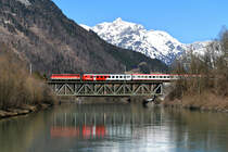 In den Wintermonaten kann man IC 512 nach Salzburg HBF im Ennstal auch  Lok voraus  aufnehmen. Der sogenannte Wintervorspann wird vor dem Steuerwagen von Selzthal nach Bischofshofen überführt, um dort dann auf den EC 217 zu gehen. Am 29. März 2017 war die 1142.685 für diesen Dienst eingeteilt und konnte auf der Salzachbrücke bei Bischofshofen fotografiert werden. 