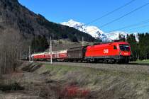 Die Taurus Maschinen der ÖBB fotografiere ich immer gerne. Am 29. März 2019 konnte ich die 1116.186 vor dem G 54490 von Linz Vbf nach Hall in Tirol bei der Einfahrt Bischofshofen aufnehmen. Das Hagengebirge im Hintergrund war noch tief verschneit. 