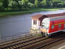 Diese Front geh�rt bald der Vergangenheit an. Die neuen Wagen f�r die Dresdener S-Bahn stehen beim Hersteller in G�rlitz zur Auslieferung bereit. Mal sehen was mit den alten Wagen geschiet? Bild vom 23.06.2007 in K�nigstein.