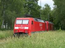 Br.152 117-8 und eine weitere G�terlok, hatten am 31.05.07 ein Abstellplatz im gr�nen. Aufgenommen im Bahnhof Crailsheim.