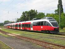5342 004-8 abfahrbereit nach Budapest D�li pu.(S�dbhf.) in Oroszl�ny.
22.06.2007.