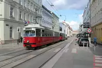 Wien Wiener Linien SL 49 (E1 4539 + c4 1342 (Bombardier-Rotax, vorm. Lohnerwerke, 1974 bzw. 1975)) XV, Rudolfsheim-Fünfhaus, Fünfhaus, Märzstraße / Beingasse am 10. Mai 2019. - Zur Erinnerung an die Opfer der Märzrevolution von 1848 erhielt die Märzstraße 1899 ihren Namen. - Die Beingasse bekam um 1864 ihre Bezeichnung nach einem Herrn Bein, der in dieser Gegend Grundbesitzer und Wohltäter war.  