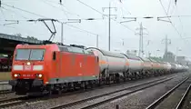 DB Cargo Deutschland AG mit  185 166-6  [NVR-Number: 91 80 6185 166-6 D-DB] und einem Ganzzug Druckgaskesselwagen (Propen) am 16.05.19 Bf. Flughafen Berlin-Schönefeld.