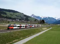 Die ehemals mit CityShuttle-Garnituren und Loks der Baureihe 1144 geführten REX-Züge auf der Giselabahn wurden mittlerweile durch  Cityjet  und Talent ersetzt. Vor allem am Wochenende kann man deshalb Doppelgarnituren der Baureihe 4023 in Tirol antreffen. Am Ostermontag des heurigen Jahres sind zwei dieser im Jahr 2004 gebauten Triebzüge des Salzburg-Verkehres als REX 1510 (Schwarzach-St. Veit - Wörgl Hbf) bei Bockern nahe Kirchberg in Tirol Richtung Westen unterwegs. 22.04.2019.