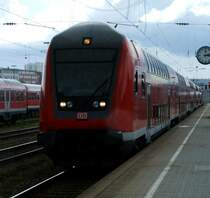 Bei str�mendem Regen fuhr dieser RE von N�rnberg nach M�nchen am 23.06.2007 in Regensburg Hbf ein.