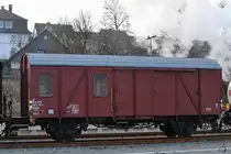 Ein Zugbegleitwahen Ende März 2019 am Bahnhof Erndtebrück.