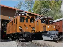 50 Jahre Blonay-Chamby! Nach vielen Jahren kam es bei den Feierlichkeiten zu einem Treffen der beiden Bernina Loks Ge 4/4 181 (bzw. 81) und 182, hier in Chaulin. Ein Zusammentreffen, welches es wohl nicht so bald wieder gibt, steht doch einem Gegenbesuch der Ge 4/4 81 der Umstand entgegen, das die Bernina Lok auf ihrer alten Stammlinie mit den schwankenden Stromspannungs-Unterschieden nicht zurecht kommen würde. 

8. Sept. 2018