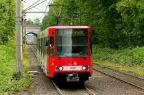 Die Linie 17 mit der Wagennummer 2330 auf dem Weg zur Severinstraße. Aufgenommen am 19.5.2019 in Rodenkirchen. 