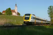 Mit der Wallfahrtskirche Birnau im Hintergrund wurden 612 571 und ein weiterer Triebwagen fotografiert, die sich am 01.05.2019 als IRE 3052 auf der Fahrt von Aulendorf nach Basel befinden.