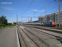 3fach DPZ unterwegs nach Frauenfeld mit schiebender Re 450 081-5 ''Weinigen'' und zwei weiteren Re 450. Dieser 3fach DPZ wurde in UA Oberwinterthur abgestellt, und fuhr danach nach Frauenfeld. Mit ihren 1200 Sitzpl�tzen auf einer L�nge von nur 300m waren dies ideale Z�ge um den Grossansturm des R�ckreiseverkehr vom Eidgen�ssischen Turnfest zu bew�ltigen.