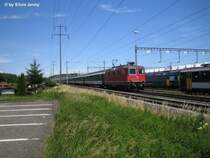 Re 4/4'' 11301 mit �berlangem Extrazug bei der UA Oberwinterthur. Anl�sslich des Eidgen�ssischen Turnfestes in Frauenfeld wurde dieser 15Wagen Extrazug zusammengestellt. 