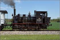 CFTR, die charmante Museumsbahn im Neubreisacher Urwald. Vorbeifahrt 030 TB 134  Theodor  in der Botanik entlang des Rheinseitenkanals. April 2019.