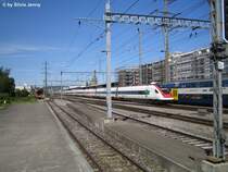 ICN 2130 mit RABDe 500 027-8 ''Henry Dunant'' und 500 017-9 ''Willi Ritschard'' bei der Durchfahrt in Oberwinterthur. In der Regel werden die ICN Konstanz-Biel nur mit einer Einheit gef�hrt. Aber wegen des Grossansturms des Turnfestes in Frauenfeld, wurden die Z�ge am 26.6.07 doppelt gef�hrt.