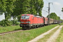 Mit einem Schiebwandwagenzug am Haken ist hier die 193 340 am Samstag den 18.5.2019 gen Venlo fahrend bei Boisheim auf einem eingleisigen Abschnitt zusehen.