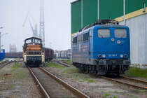 HSL Lok 295 023 auf Rangierfahrt im Nordhafen von Stralsund, dort wurde auf einem Nebengleis die EGP Lok 151 118 abgestellt. - 20.05.2019 