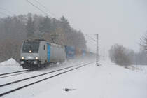 Eine unbekannt gebliebene 185 von Railpool mit einem Containerzug bei Postbauer-Heng Richtung Nürnberg, 03.02.2019