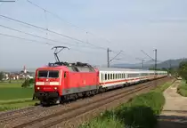 120 133-4 mit dem IC 2261  Badenkurier  (Basel Bad Bf-München Hbf) bei Kuchen 23.5.19